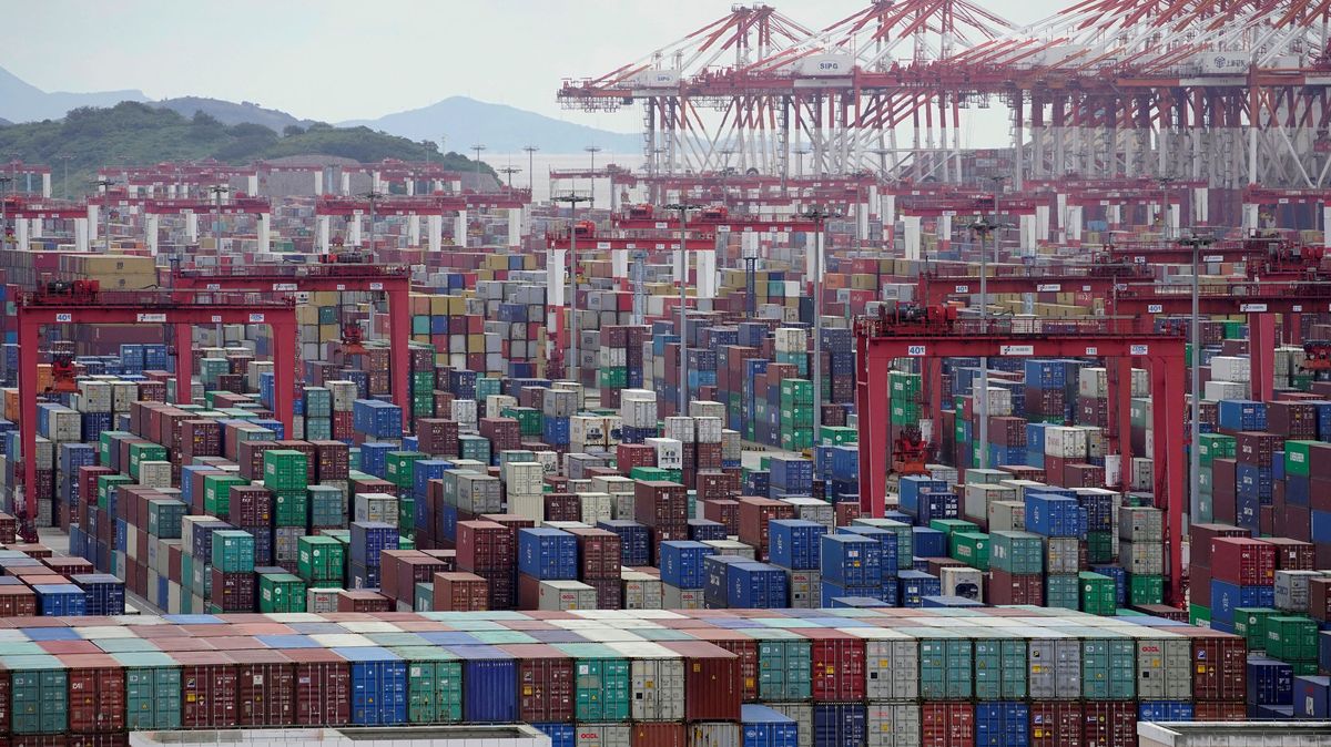 Čínský export v červenci klesl o 14,5 procenta